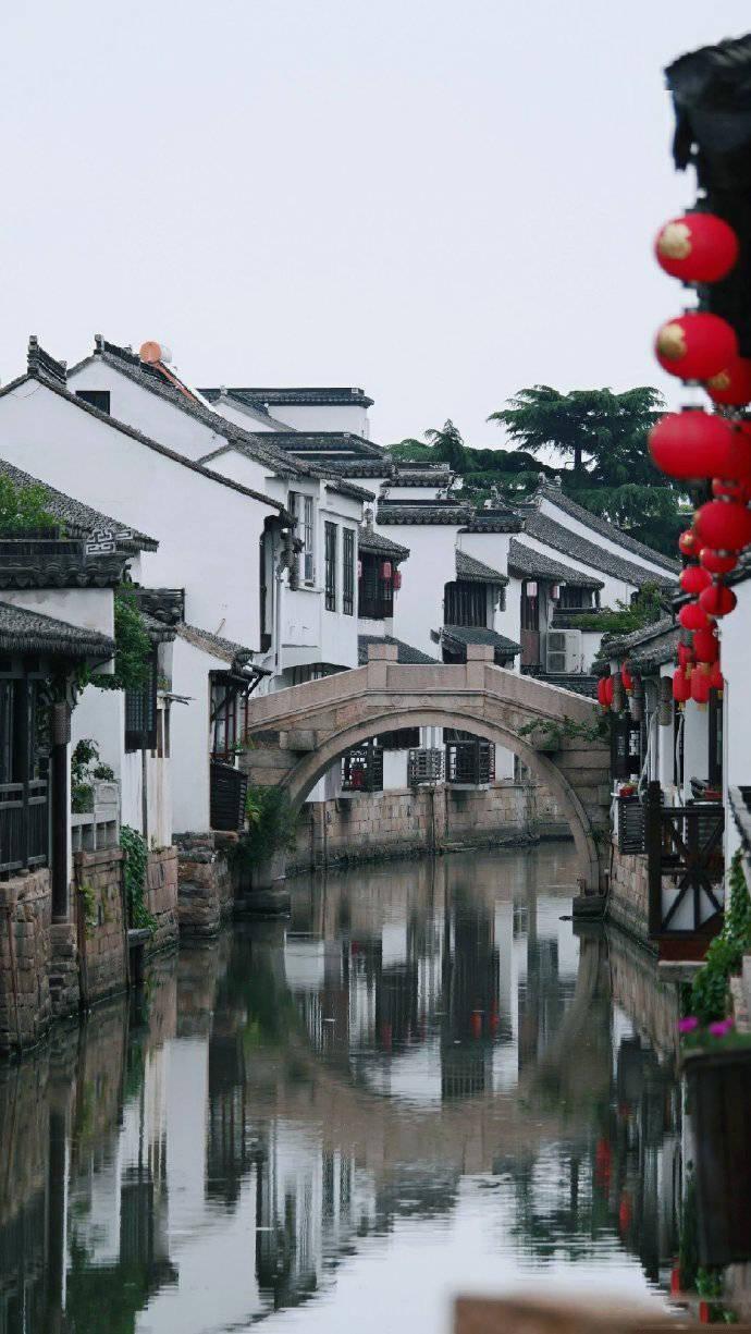 老板应不应该报销员工跟妆师市区外，但也不算外地 的打车费用？游戏画面